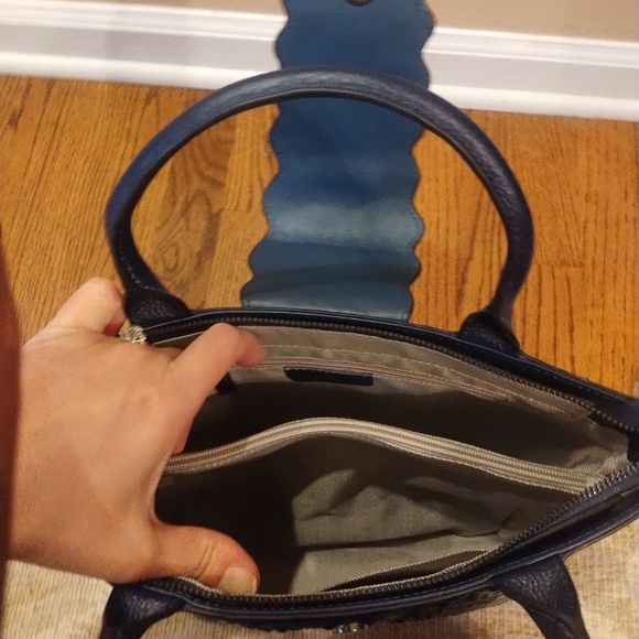 NWOT Medium Size Elegant Navy Blue Crocodile-Embossed Handbag - Picture 3 of 11